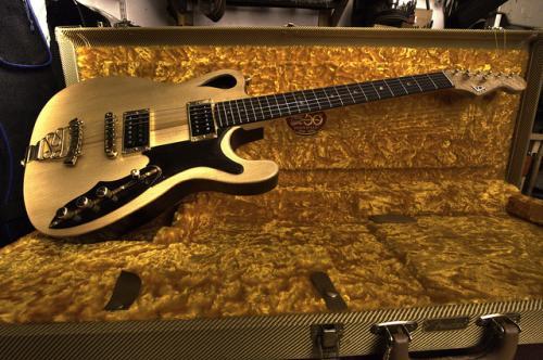 LA Guitars - Guitar makers and repairs since 1974 in London (North Finchley) - Opening Hours