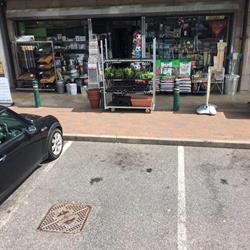 Hammer & Tongs, Broughton opening hours