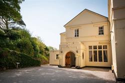 Kingswear Park Club, opening hours