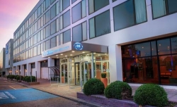 Hilton London Gatwick Airport, opening hours