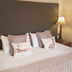 Elms Farm Cottages, Hubberts Bridge opening hours