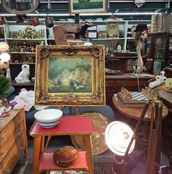 Gillys Antiques, Bolton opening hours