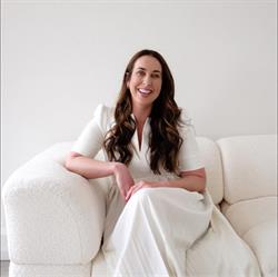 Dr Emma Goulding Aesthetics, Hale opening hours